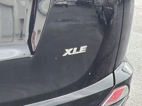 Used 2018 Toyota RAV4 XLE image 19