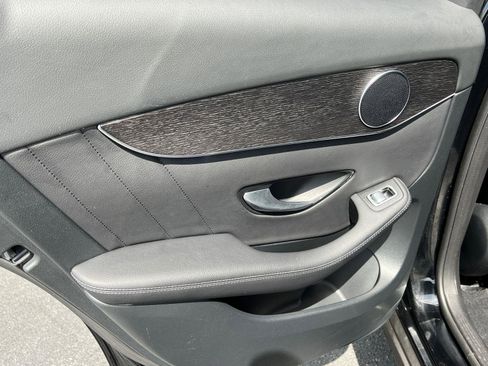 Used 2022 Mercedes-Benz GLC 300 4MATIC image 23