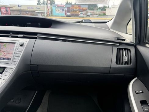 Used 2014 Toyota Prius Four image 11