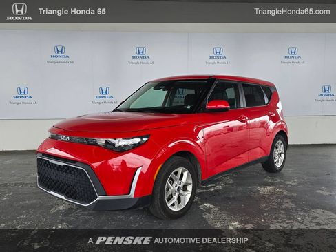 Used 2025 Kia Soul LX FWD image 1