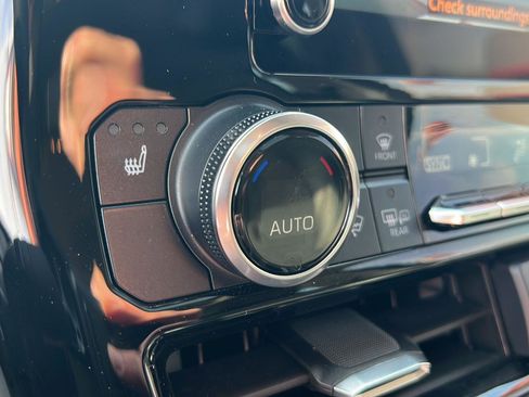 Certified 2024 Toyota Highlander XLE image 26