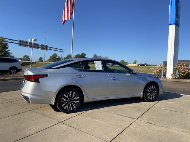 Used 2023 Nissan Altima 2.5 SV AWD/4WD image 12