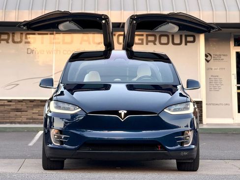 Used 2017 Tesla Model X 75D image 3