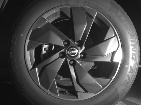 Used 2025 Nissan Rogue SV FWD image 9