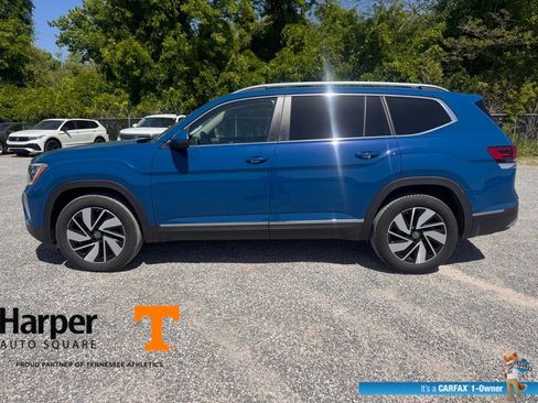 Used 2025 Volkswagen Atlas SEL AWD/4WD image 2