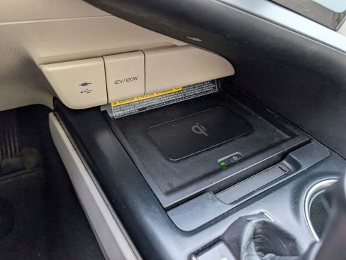 Used 2019 Toyota Camry XLE image 17