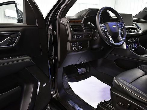 Used 2023 Chevrolet Tahoe Premier AWD/4WD image 15