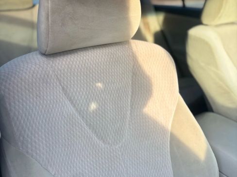 Used 2010 Toyota Camry LE image 5