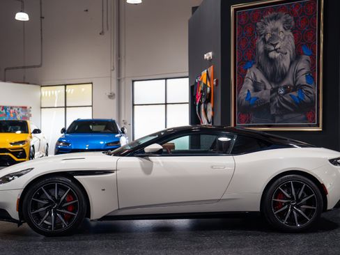 Used 2018 Aston Martin DB11 V12 RWD image 9