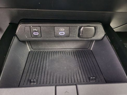 Used 2025 Toyota Prius LE image 33