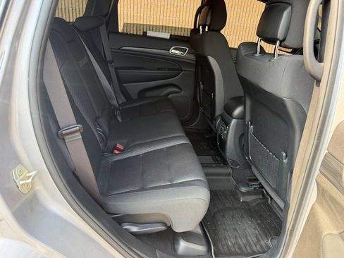 Used 2021 Jeep Grand Cherokee Laredo AWD/4WD image 43