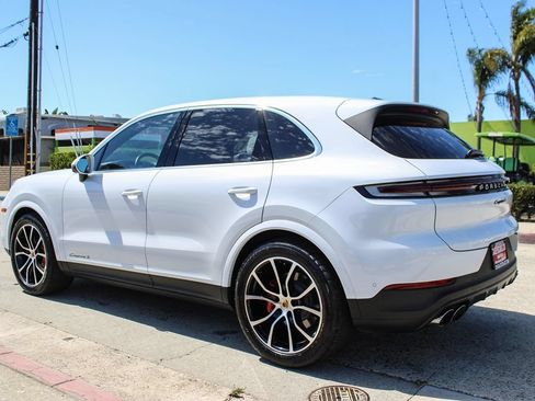 Used 2024 Porsche Cayenne S AWD/4WD image 3