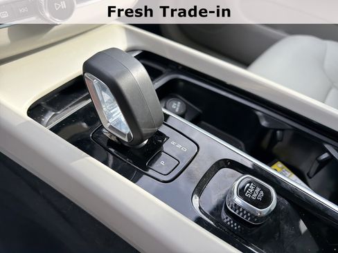 Used 2023 Volvo XC60 B5 Plus FWD image 16