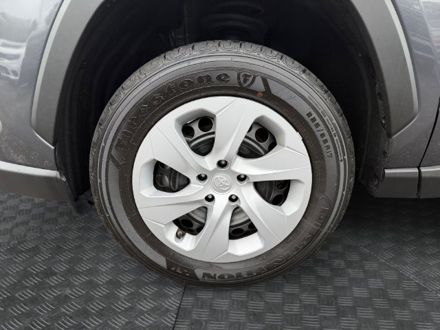 Used 2025 Toyota RAV4 LE AWD/4WD image 13