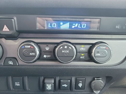 Used 2023 Toyota Tacoma TRD Off-Road AWD/4WD image 17