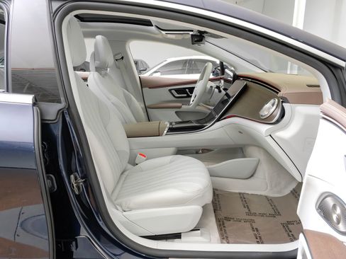 Used 2023 Mercedes-Benz EQS 450+ 4MATIC Sedan image 33