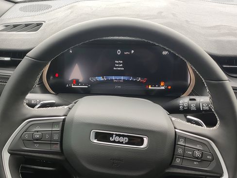 New 2025 Jeep Grand Cherokee L Altitude RWD image 12