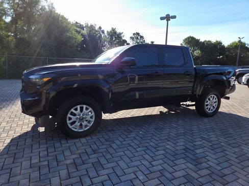 Certified 2024 Toyota Tacoma SR AWD/4WD image 3