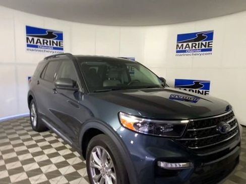 Used 2024 Ford Explorer XLT w/ Equipment Group 202A RWD image 4