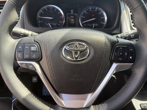 Used 2016 Toyota Highlander Limited FWD image 7