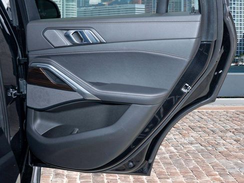 Used 2024 BMW X6 xDrive40i image 15