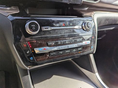 Used 2023 Ford Explorer Limited image 23