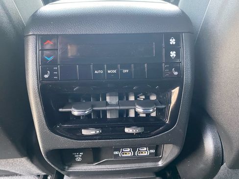 Used 2024 Jeep Grand Cherokee L Limited AWD/4WD image 35