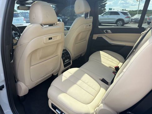 Used 2022 BMW X7 xDrive40i w/ M Sport Package AWD/4WD image 17