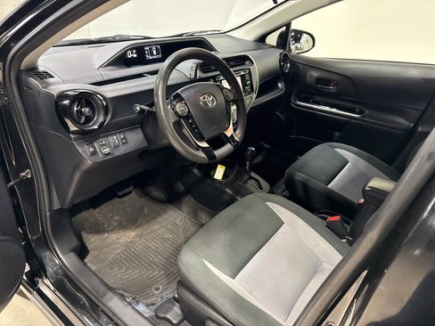 Used 2019 Toyota Prius C image 25