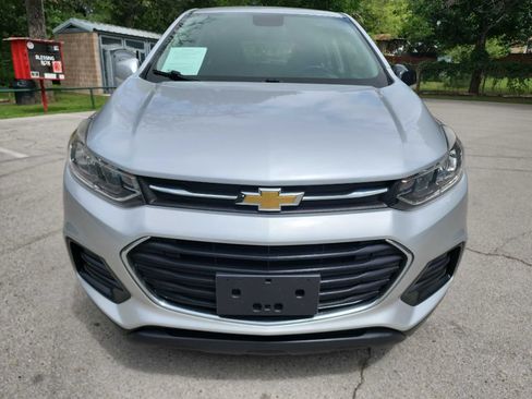 Used 2017 Chevrolet Trax LS FWD image 2