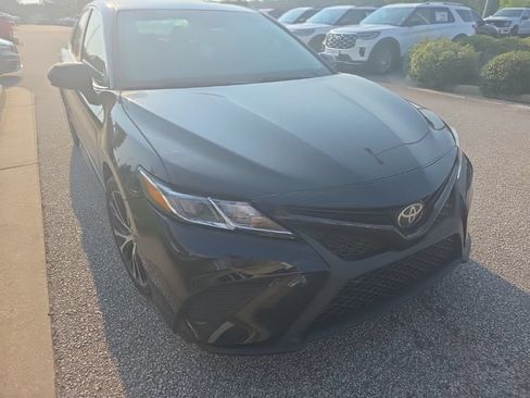 Used 2019 Toyota Camry SE FWD image 9