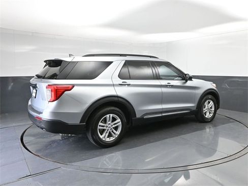 Used 2023 Ford Explorer XLT image 15