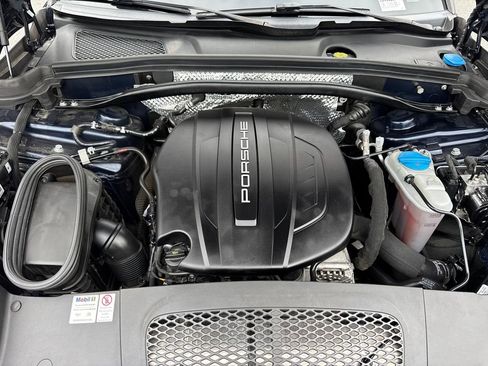 Used 2018 Porsche Macan AWD/4WD image 8