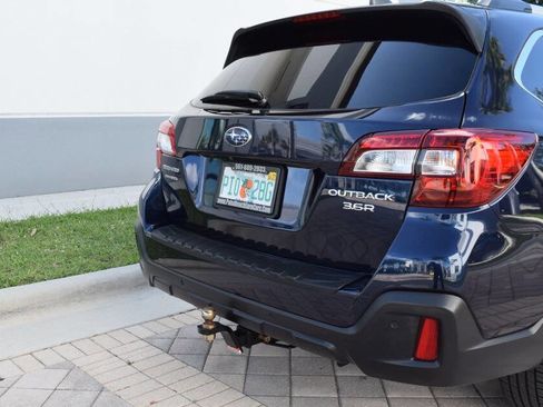 Used 2018 Subaru Outback 3.6R Touring AWD/4WD image 18