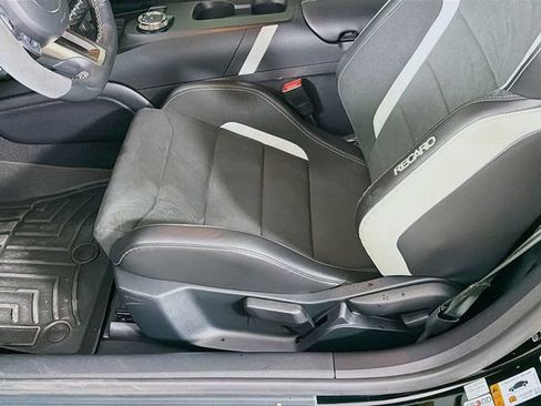 Used 2022 Ford Mustang Shelby GT500 w/ Carbon Fiber Track Pack image 23