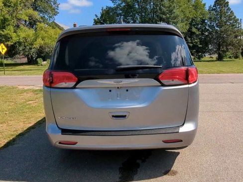 Used 2021 Chrysler Voyager Lxi image 4