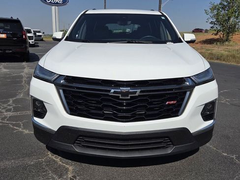 Used 2023 Chevrolet Traverse RS FWD image 2