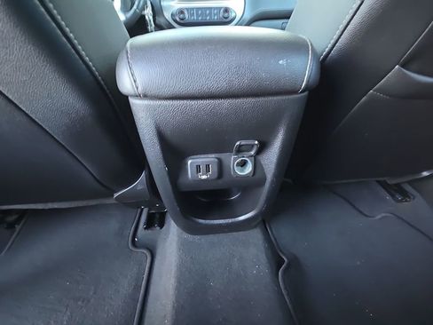 Used 2019 GMC Canyon SLT image 21