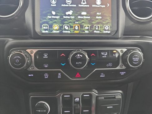 Used 2022 Jeep Wrangler Unlimited Sahara image 26