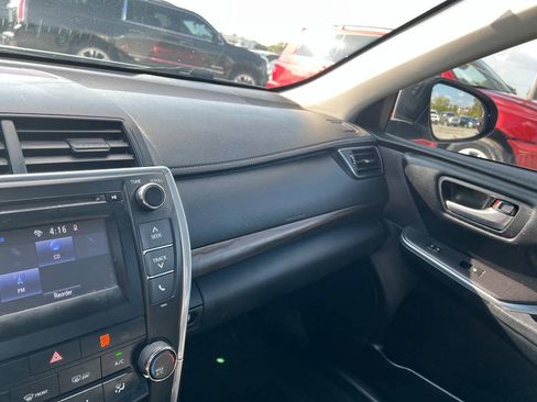 Used 2016 Toyota Camry LE FWD image 5