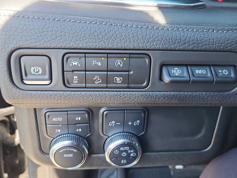 Used 2024 GMC Yukon Denali image 15