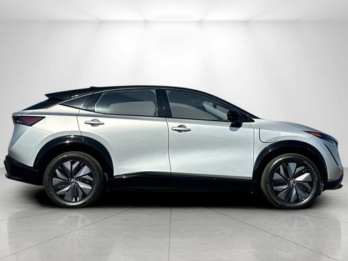 Used 2023 Nissan Ariya AWD image 2