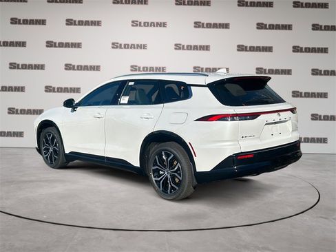 New 2025 Toyota Crown Signia image 3