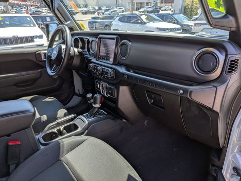 Used 2023 Jeep Wrangler Unlimited w/ Cold Weather Group image 26