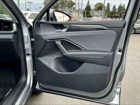 New 2025 Volkswagen Tiguan SE image 26