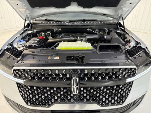 New 2025 Lincoln Navigator L Reserve image 32