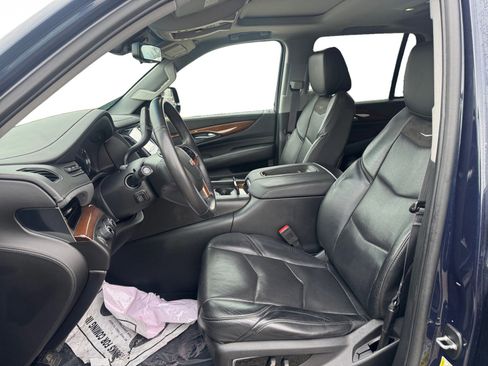 Used 2017 Cadillac Escalade Luxury image 10