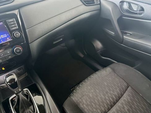 Used 2018 Nissan Rogue S image 22