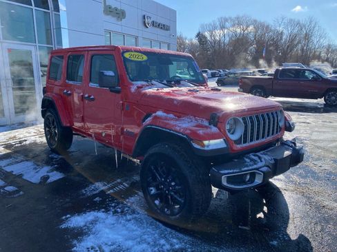 Used 2025 Jeep Wrangler Unlimited Sahara w/ Safety Group AWD/4WD image 36