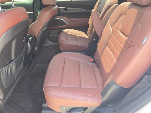 Used 2025 Kia Telluride SX Prestige AWD/4WD image 17